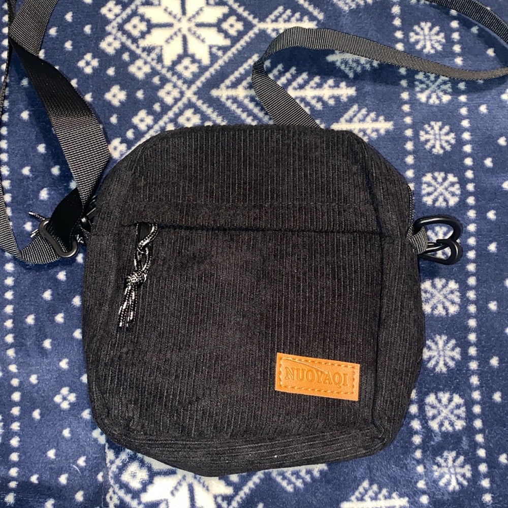 Women’s cross body purse